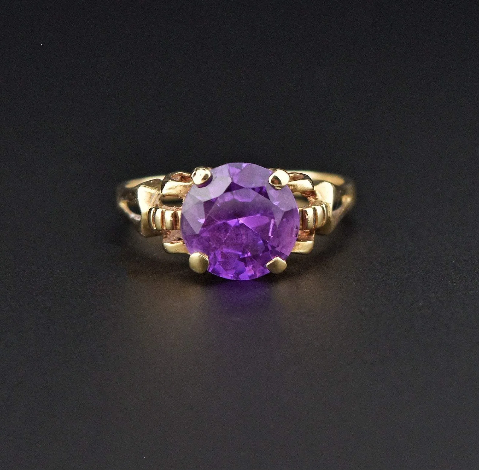 Art Deco Design 14K Gold Color Change Sapphire Ring