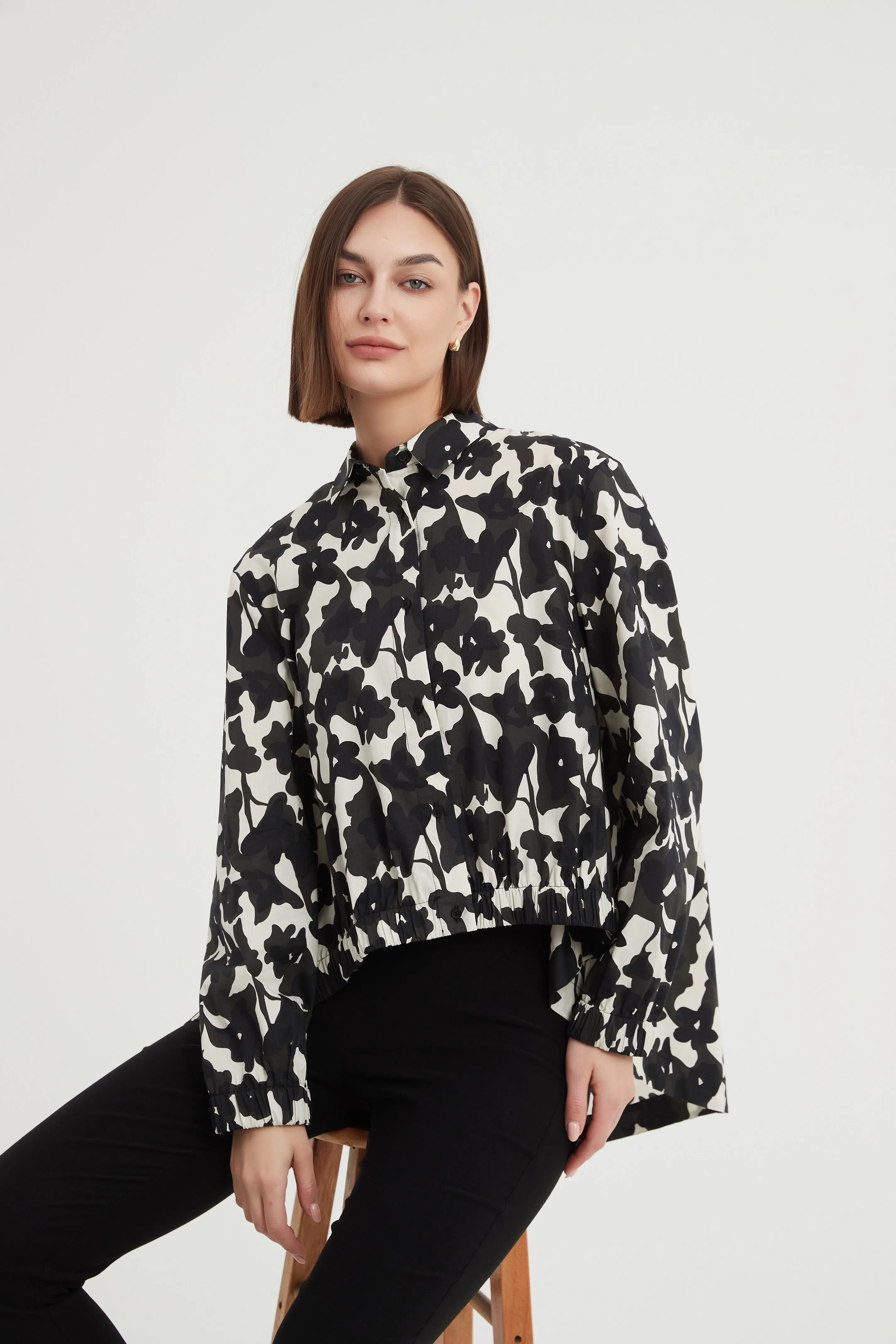 Tirelli - Elastic Front Hem Print Shirt - Black Floral