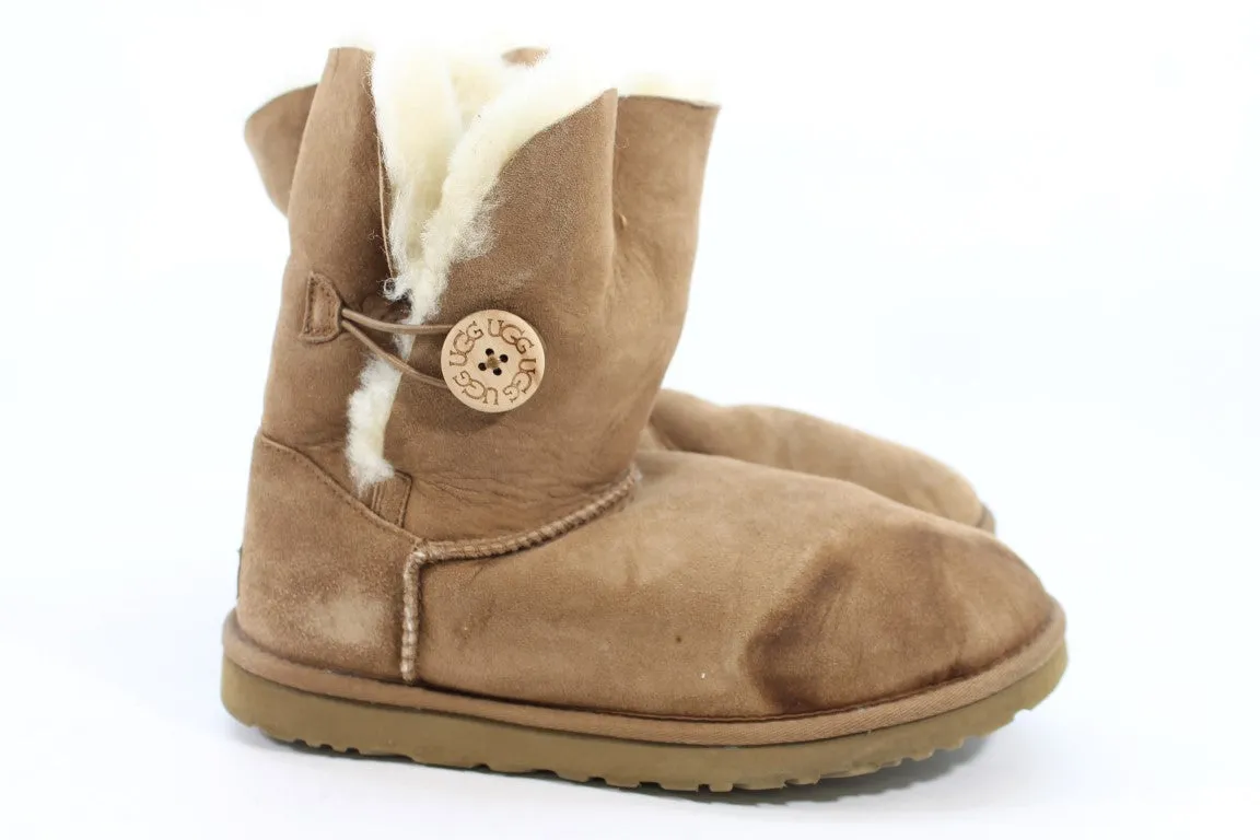 UGG Bailey Button Women's Chestnut Boots 9M(ZAP20141)