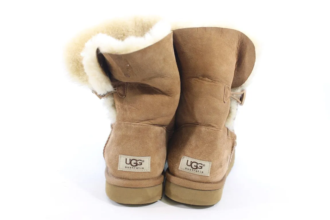 UGG Bailey Button Women's Chestnut Boots 9M(ZAP20141)